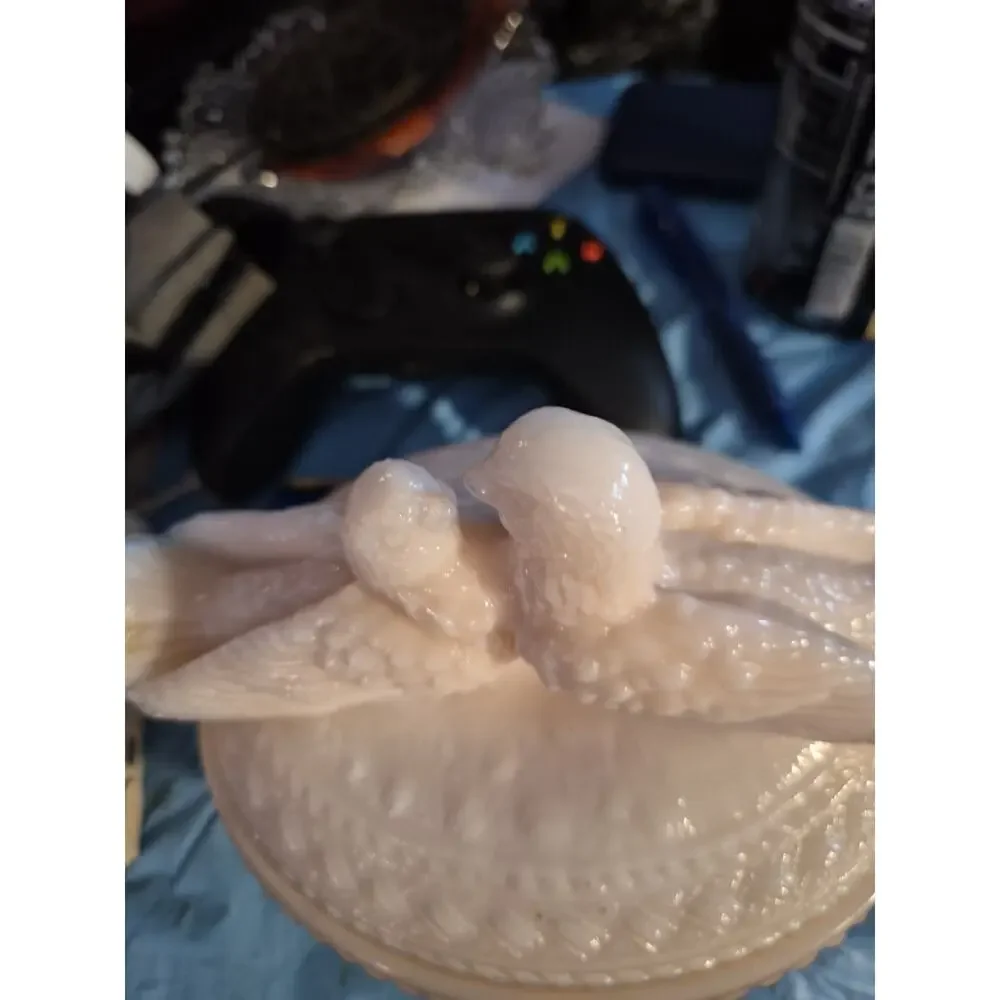 Vtg Westmoreland Milk Glass Kissing Light Peach Doves On Nest/Candy Dish